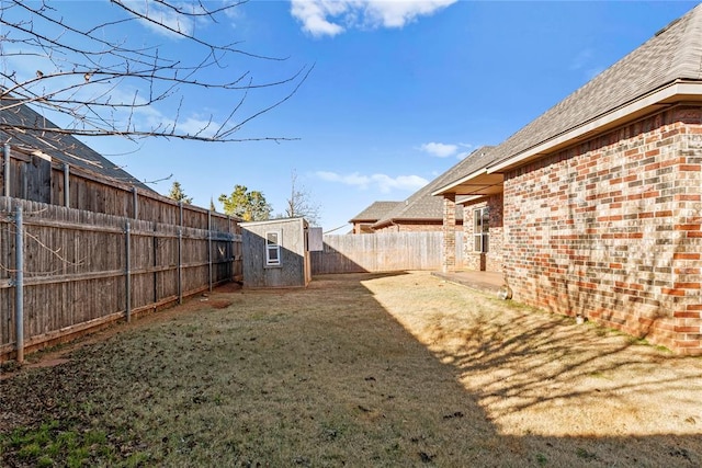 view of yard with a shed