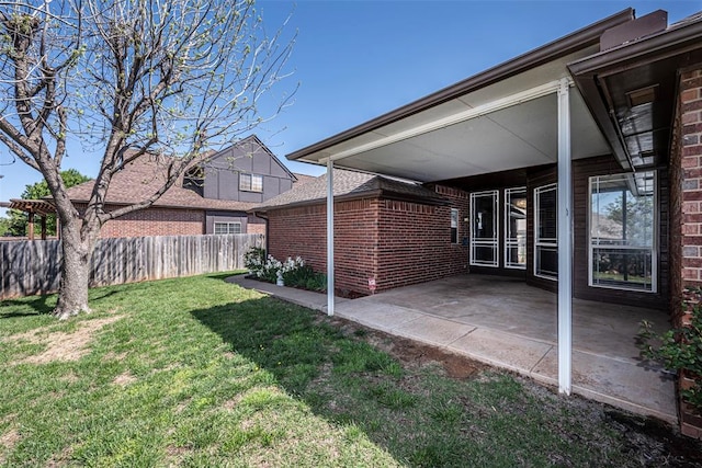 view of yard featuring a patio