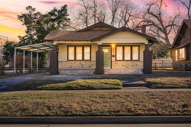 view of front facade featuring a carport