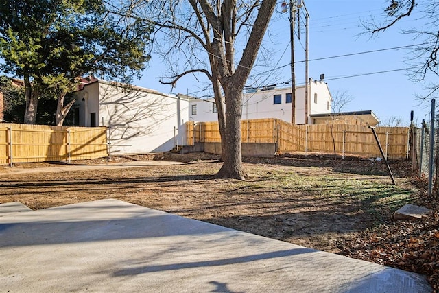 view of yard with a patio area