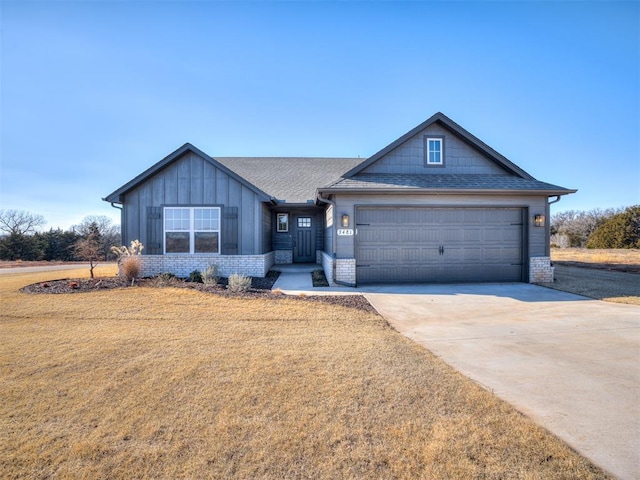 craftsman-style home featuring a garage