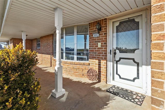 entrance to property featuring a porch