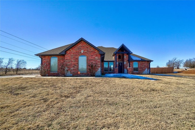 view of front of property with a front yard