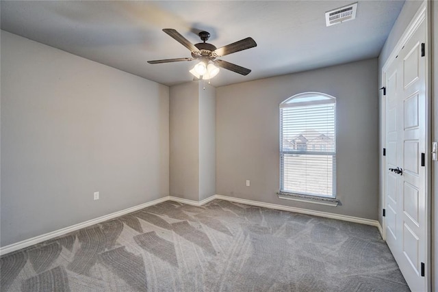 unfurnished room with light carpet and ceiling fan