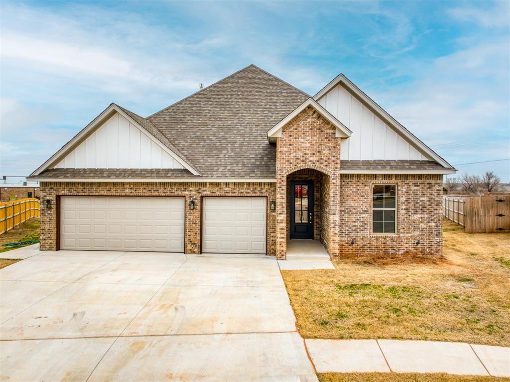 craftsman-style home featuring a garage