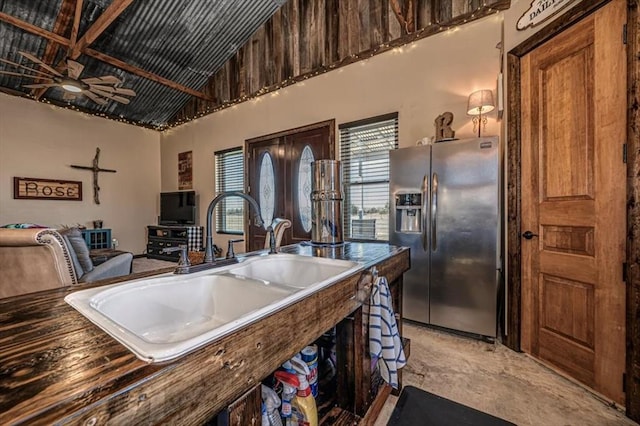 kitchen featuring stainless steel fridge with ice dispenser, sink, and ceiling fan