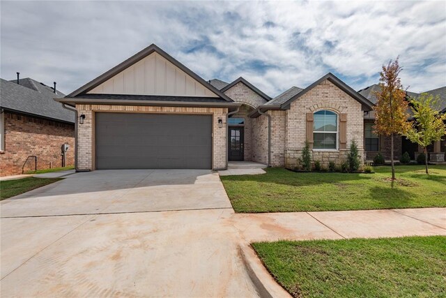 view of front of home featuring a garage and a front lawn