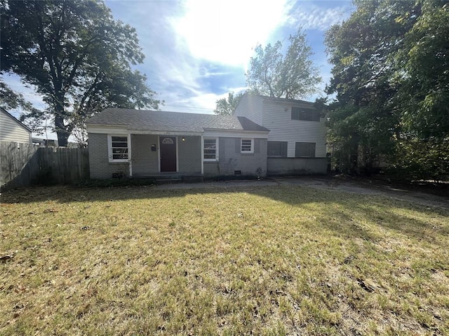 view of front of house featuring a front lawn