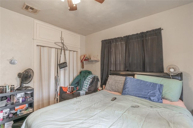 bedroom with ceiling fan