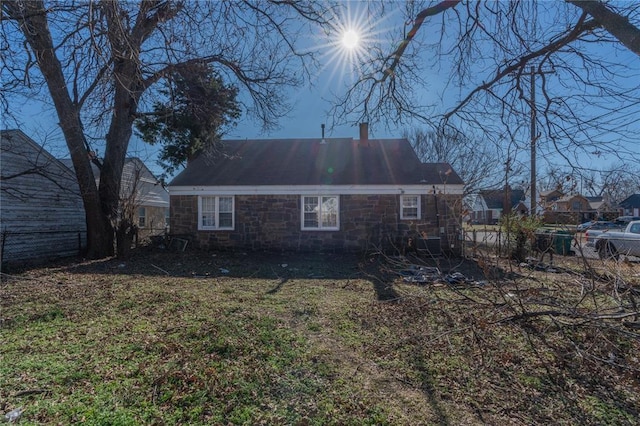 back of house featuring a lawn