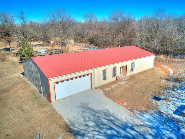 view of front facade featuring a garage and a front yard