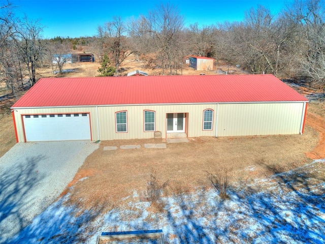 view of front facade featuring a garage