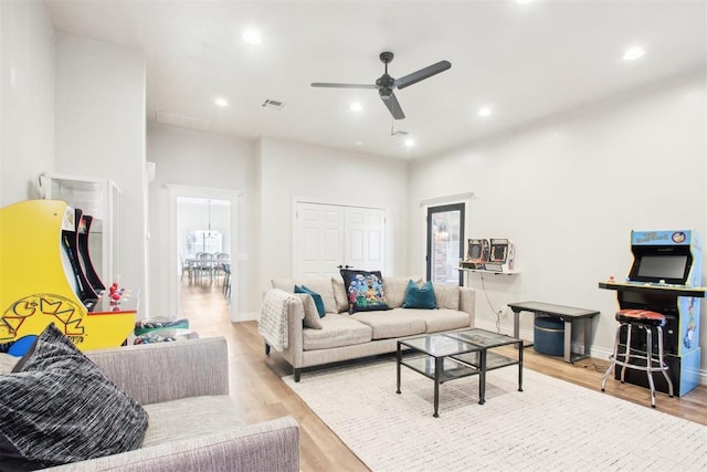 living room with light hardwood / wood-style floors and ceiling fan