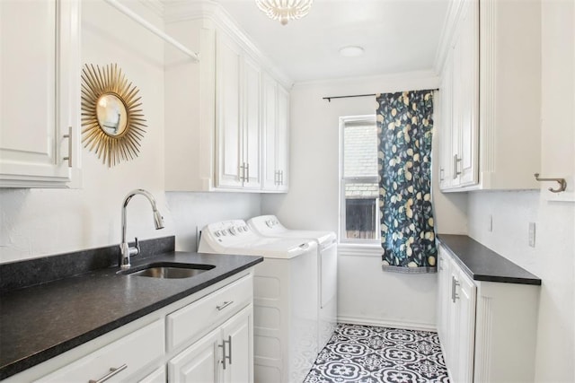 clothes washing area with sink, crown molding, cabinets, and independent washer and dryer