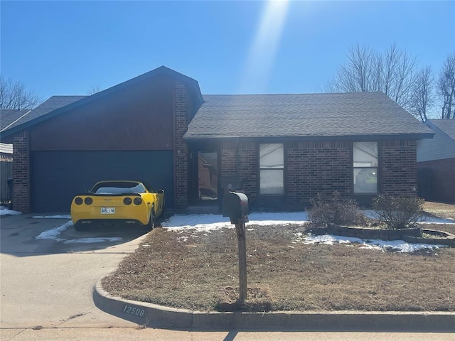 view of front facade with a garage