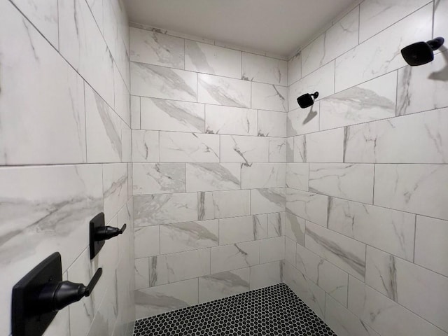 bathroom featuring tiled shower