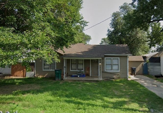 view of front of home featuring a front yard and covered porch