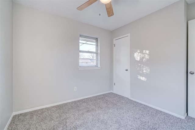 unfurnished room with carpet flooring and ceiling fan