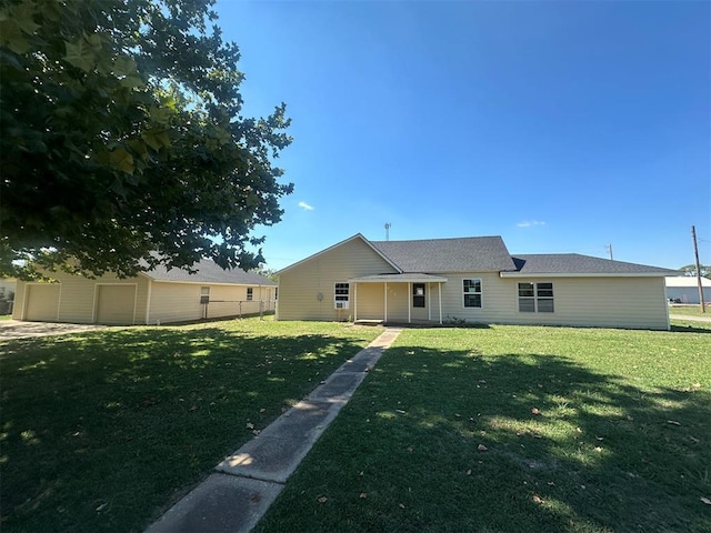 view of front facade with a front yard