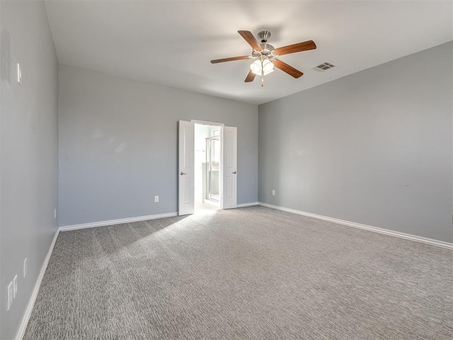 unfurnished room with carpet flooring and ceiling fan