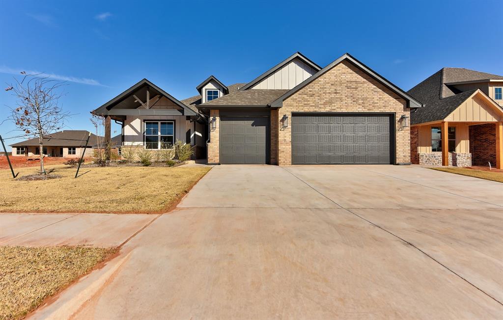 craftsman house with a garage