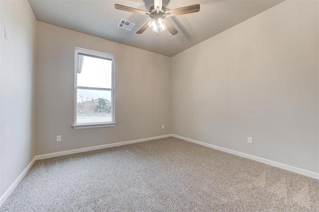 carpeted empty room featuring ceiling fan