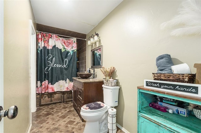 bathroom featuring a shower with curtain, vanity, and toilet