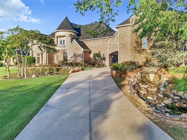 view of front of home with a front lawn