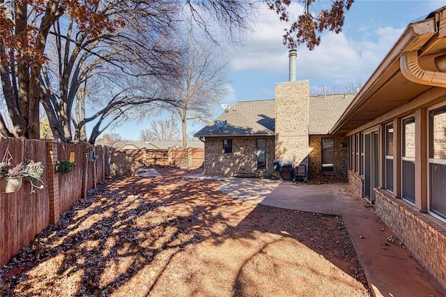 view of yard featuring a patio