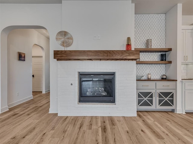 interior details featuring tasteful backsplash and wood-type flooring