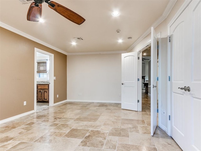 empty room featuring ceiling fan and ornamental molding