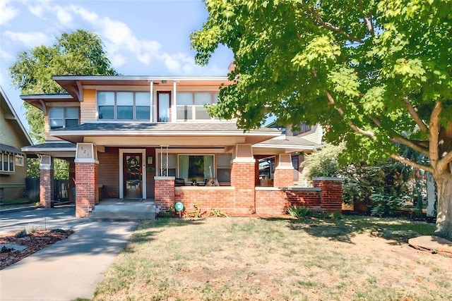 view of front of property with a front lawn