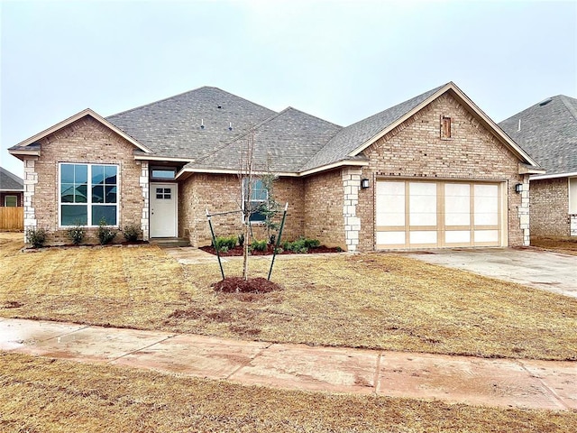 view of front facade with a garage and a front yard