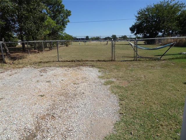 view of yard with a rural view