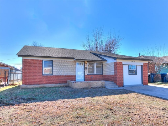 single story home featuring a front yard