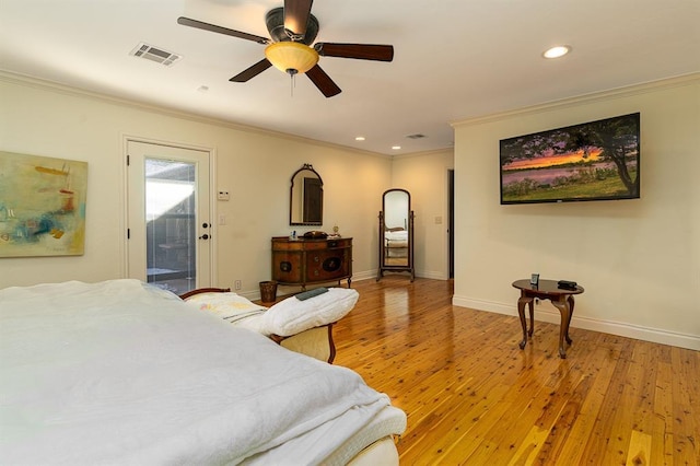 bedroom featuring light hardwood / wood-style floors, ceiling fan, and crown molding