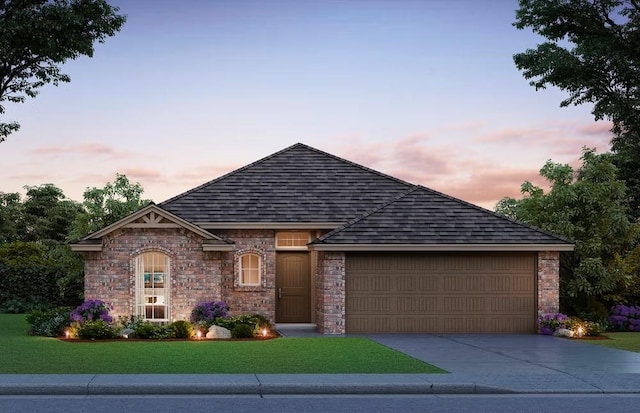 view of front of house featuring driveway, a garage, a front lawn, and roof with shingles