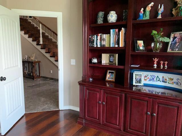 details with hardwood / wood-style flooring