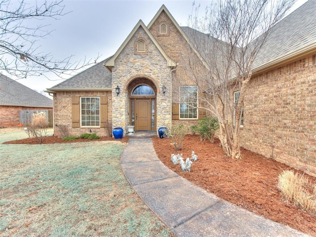 view of front of property with a front yard