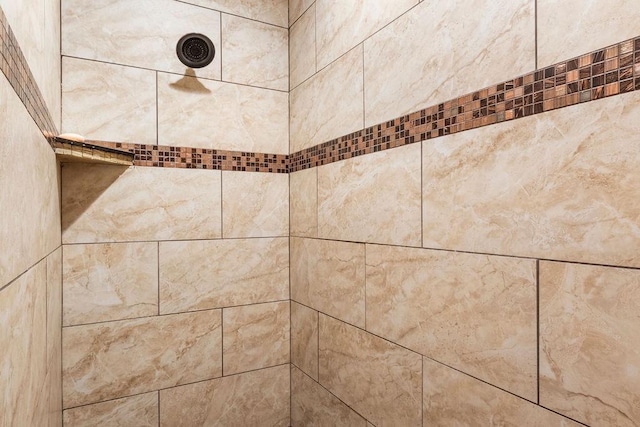 details featuring a tile shower