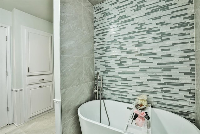 bathroom with a bathtub