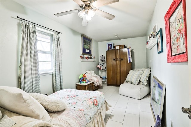 bedroom with ceiling fan