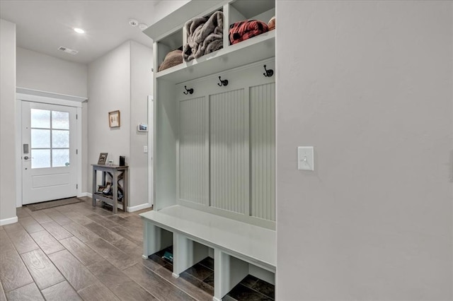 mudroom with visible vents, baseboards, and wood tiled floor