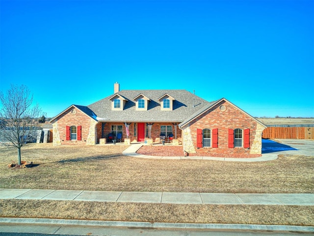 view of front of property with a front yard