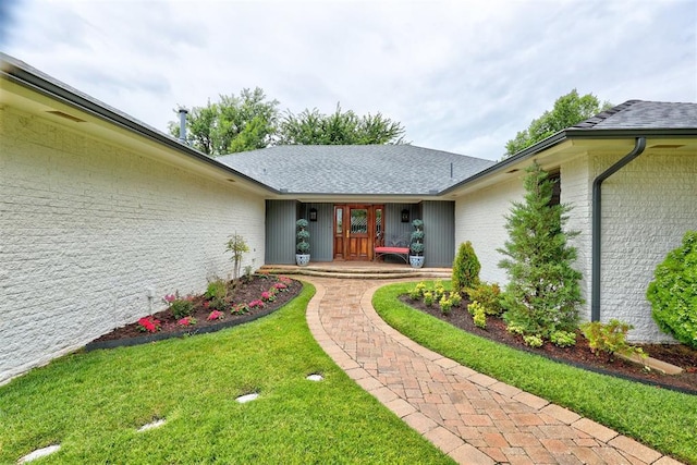 entrance to property featuring a yard