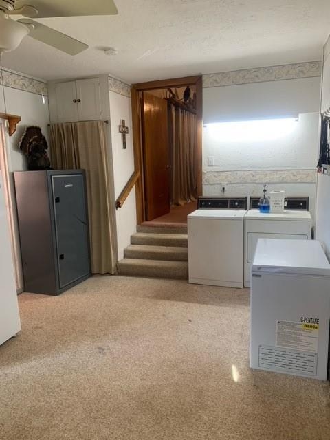 clothes washing area with ceiling fan and independent washer and dryer