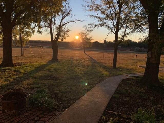 view of yard at dusk