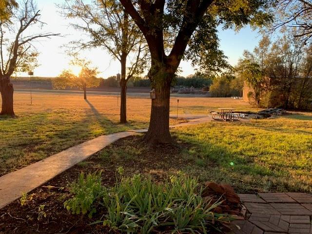 view of property's community featuring a lawn