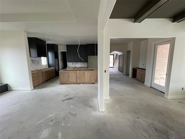 kitchen with baseboards and arched walkways