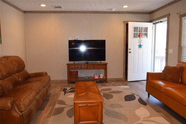 living area with visible vents, wood finished floors, and recessed lighting